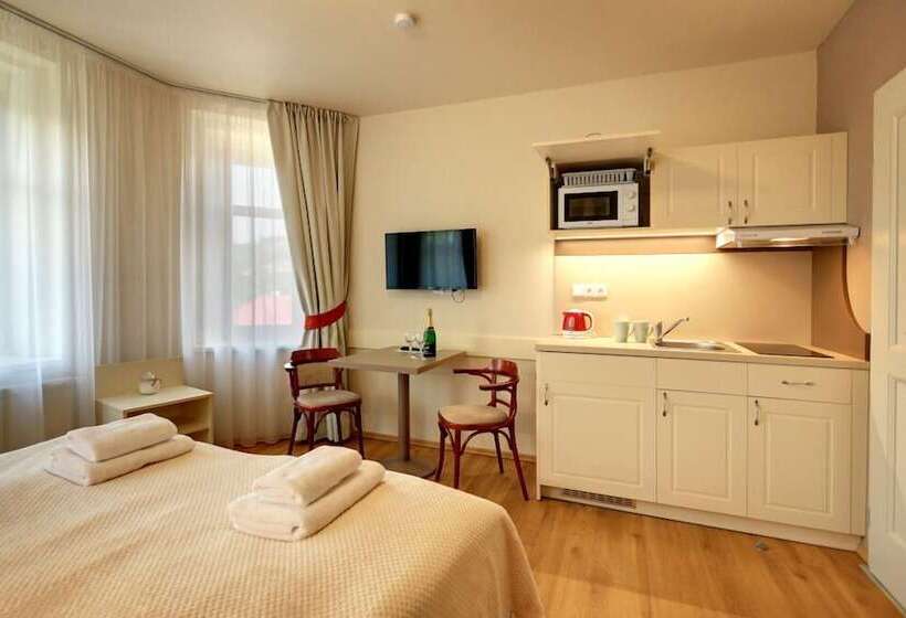 استودیوی لوکس, Apartmány Adam