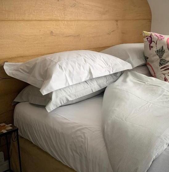 Deluxe Suite King Bed, Merchant39