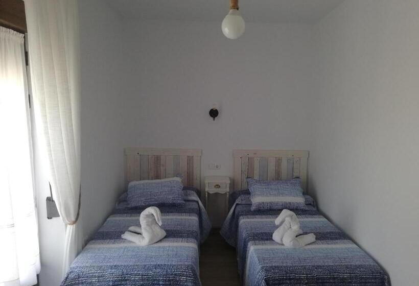 Номер Стандарт с Балконом, Hostal El Lugar De La Mancha