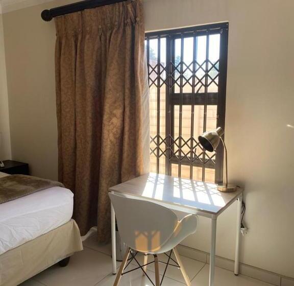 Классический Номер, Hush Guest House