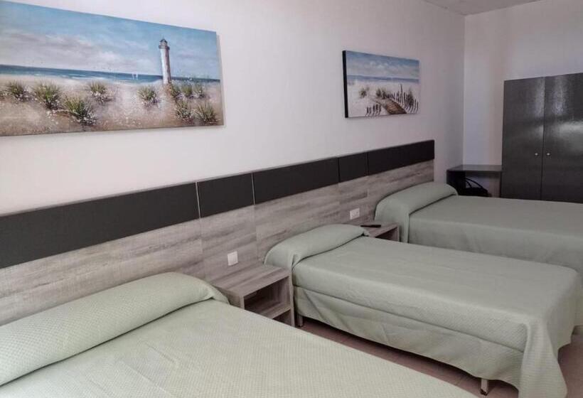 스탠다드 트리플 룸, Hostal Brin