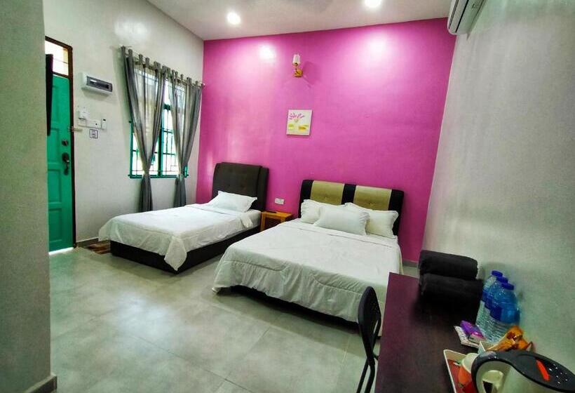 اتاق استاندارد سه نفره, Anjung Ara Suites And Roomstays
