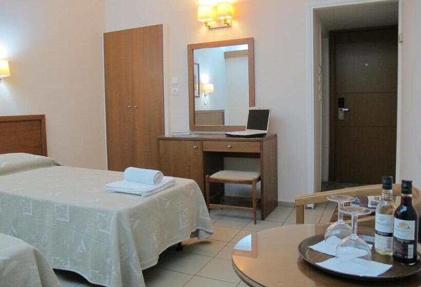 Quarto Triplo Estandar, Solomou Athens