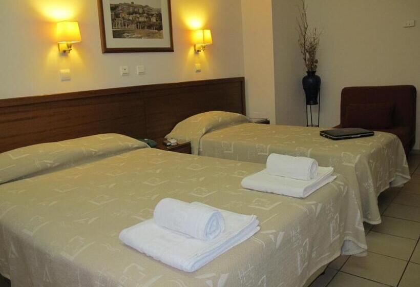 Quarto Familiar, Solomou Athens