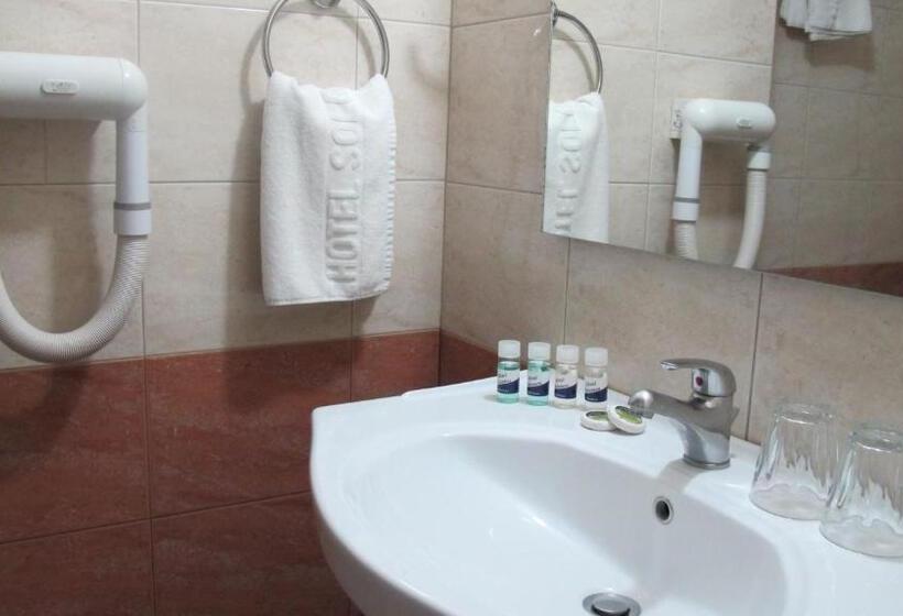 Quarto Individual Interior, Solomou Athens