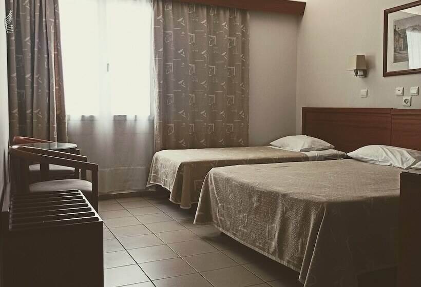 Quarto Triplo Estandar, Solomou Athens