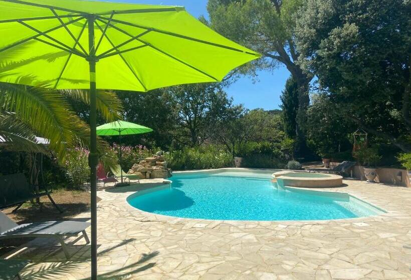 Трехместный Номер Стандарт Вид на Бассейн, Santolines En Provence