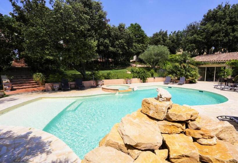 Трехместный Номер Стандарт Вид на Бассейн, Santolines En Provence