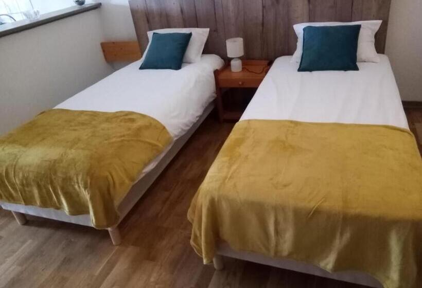 Семейное Студио, Gîte   Auberge Du Midi