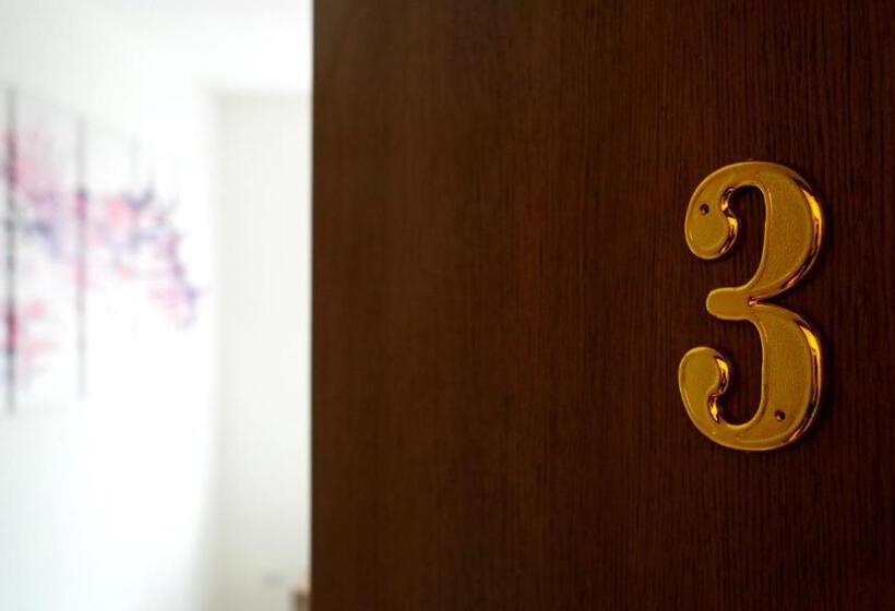 Quarto Estandar Individual, La Lanterna Sul Comò