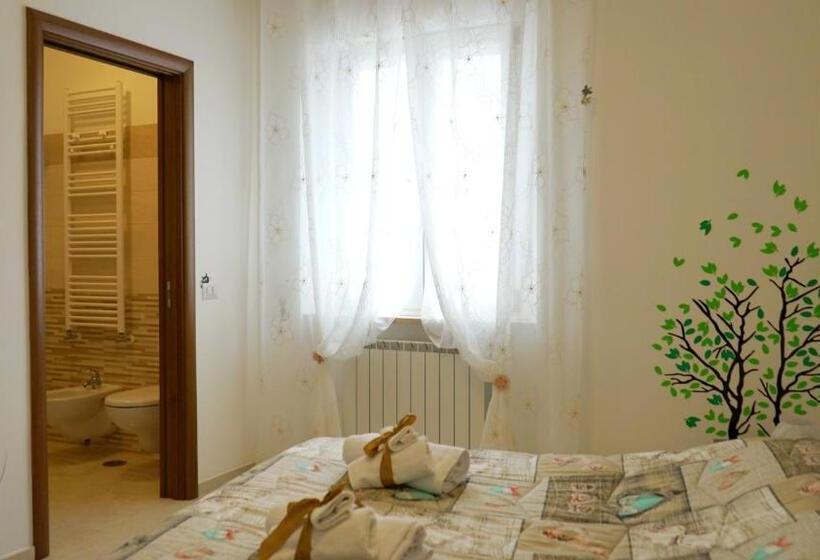 Quarto Estandar, La Lanterna Sul Comò