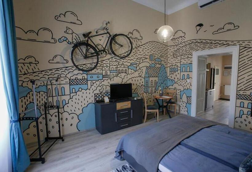 Студия Стандарт, Uránia Apartmanház