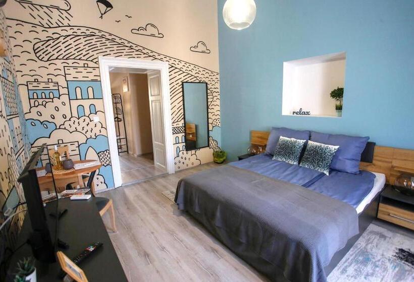 Студия Стандарт, Uránia Apartmanház