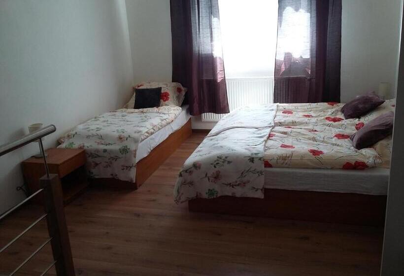 Economy Quadruple Room, Penzion Smrekovica