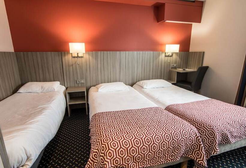 Номер Стандарт Трехместный, Brit Hotel Confort Foix