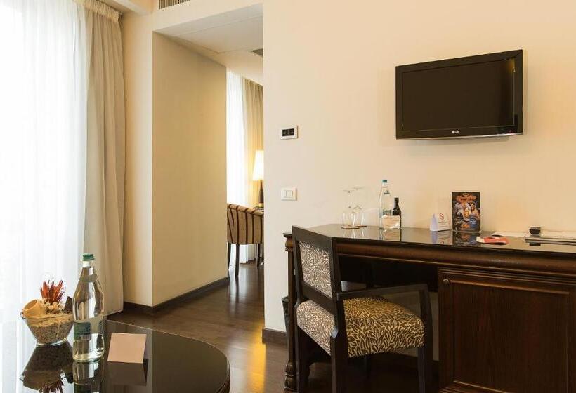 Suite, Europa Royale Bucharest