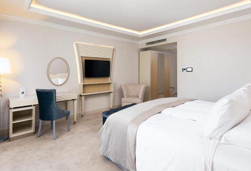 اتاق لوکس, Tresor Le Palais