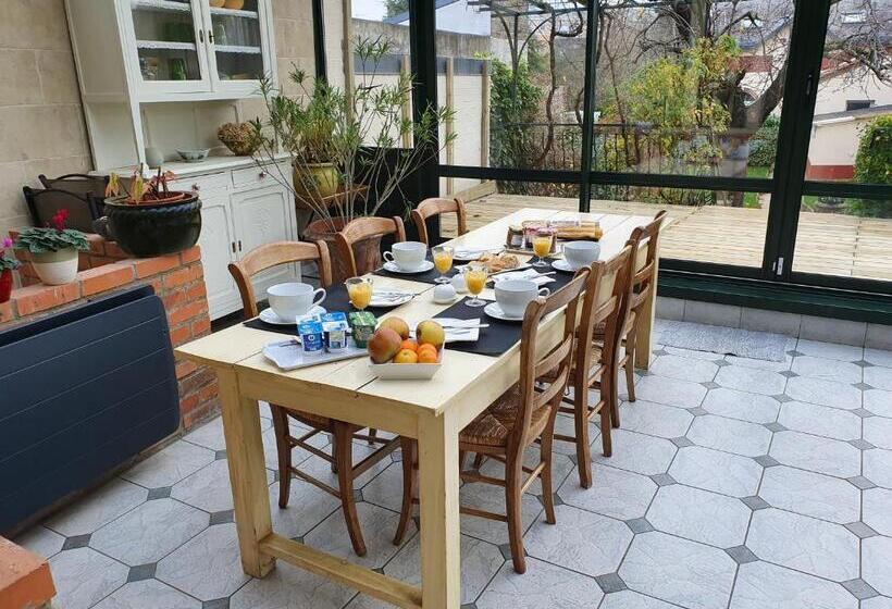 Номер Стандарт, Libération Maison D Hotes