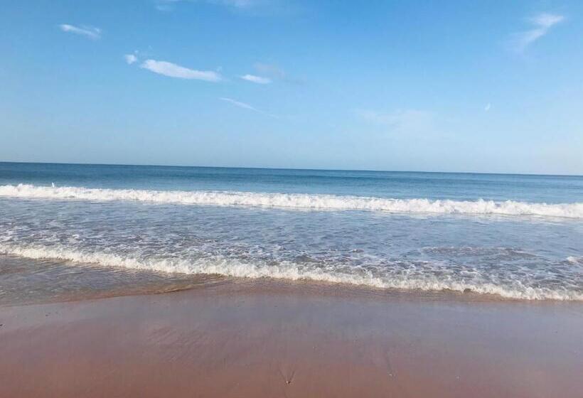 스탠다드 스튜디오, Atlantic Waves Accommodation