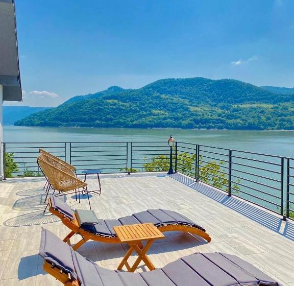 استودیو استاندارد با تراس, Noah River House