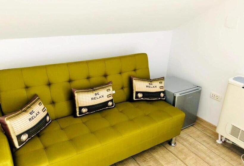 자쿠지 스위트, Noah River House