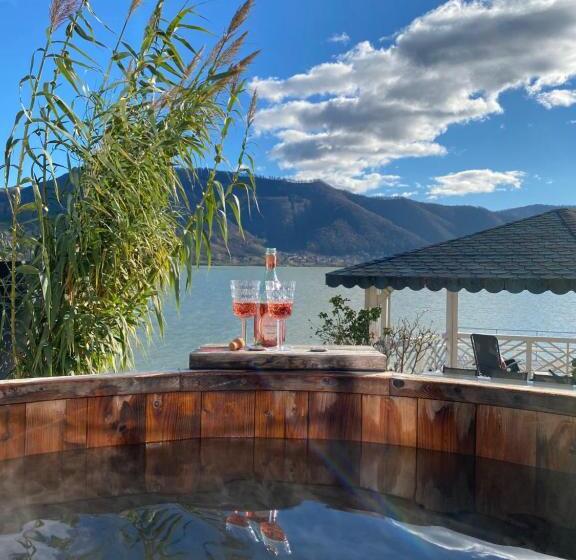 ویلای لوکس 1 خوابه, Noah River House