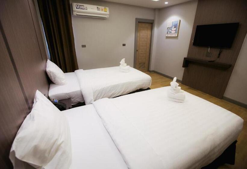 디럭스 룸, The Bed