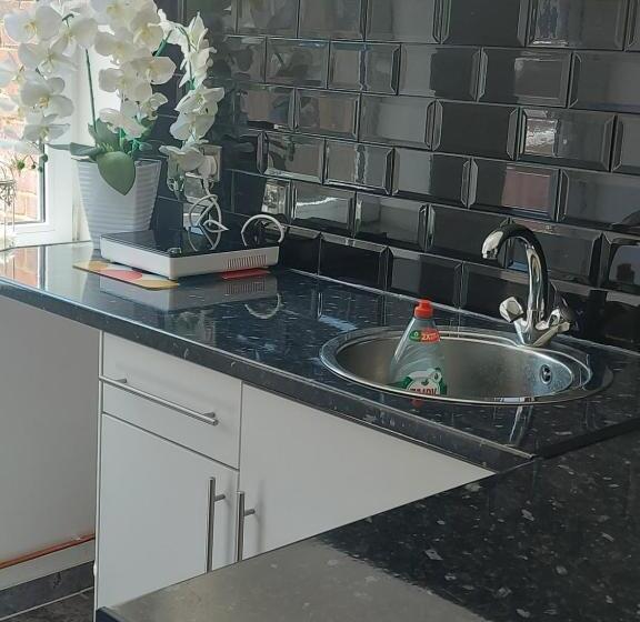 استودیوی لوکس, Apartment & Rooms In London