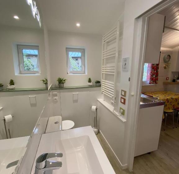 اتاق استاندارد, Le Cabanon De Chessy