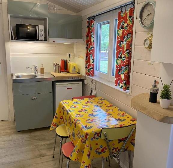 Quarto Estandar, Le Cabanon De Chessy