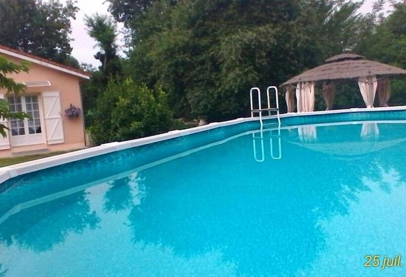 Номер Стандарт Вид на Бассейн, Le Clos Des Palombes