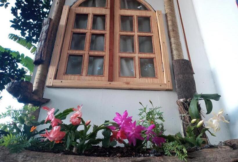スタンダードバンガロー, Hostel Portal Das Fadas