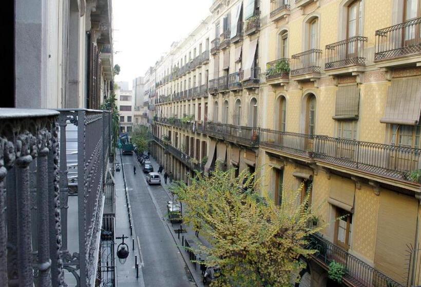 اتاق ساده با بالکن, Hostal La Terrassa