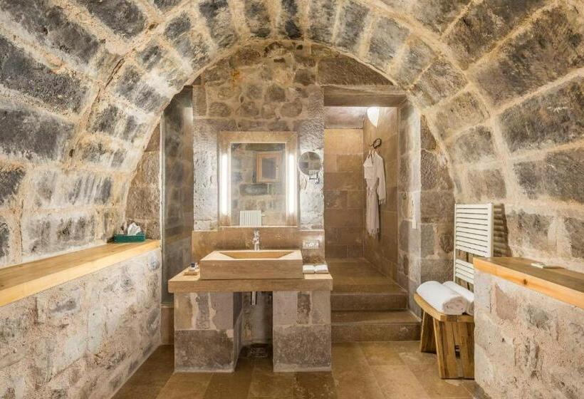 주니어 스위트, Argos In Cappadocia