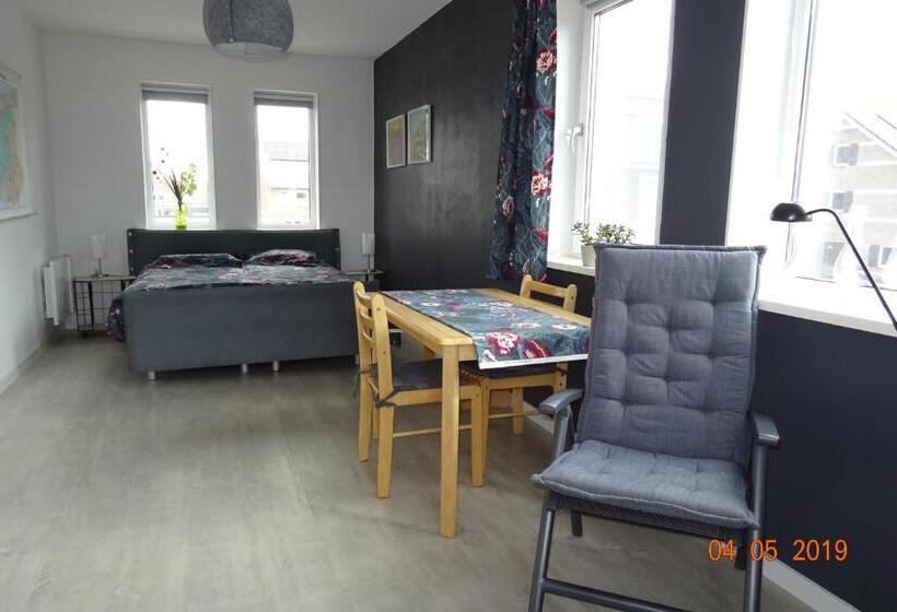اتاق خانوادگی, B&b Snekerpoort