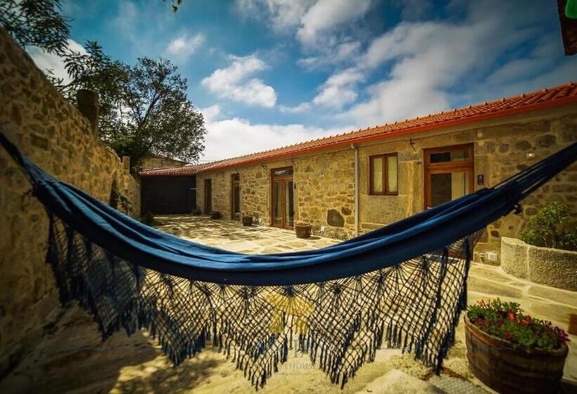 اتاق استاندارد سه نفره, Antas Guest House