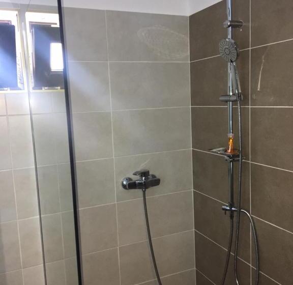 Апартаменты 2 Спальни, 4 Seasons Apartments