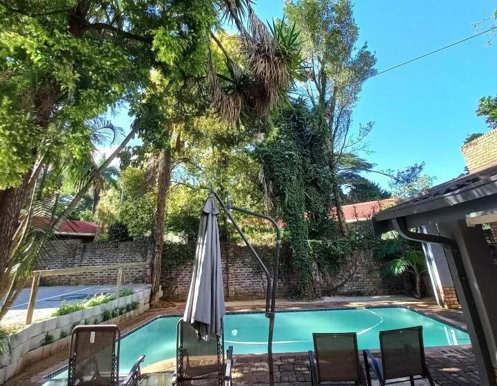 디럭스 스위트 킹 침대, Kruger S Guest House