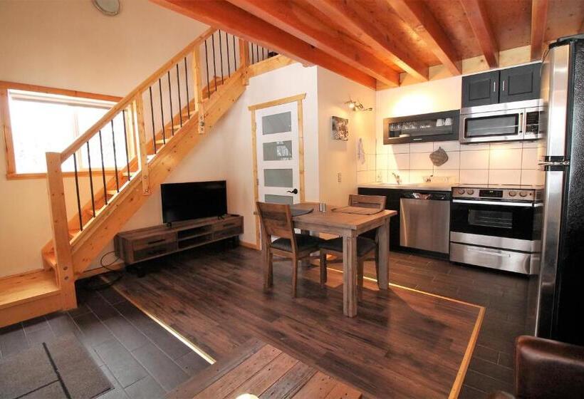 Апартаменты 1 Спальня Вид на Сад, Red Cariboo Apartments
