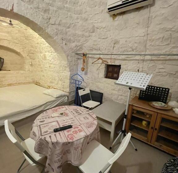 خانه 2 خوابه, Music House Alle Grotte