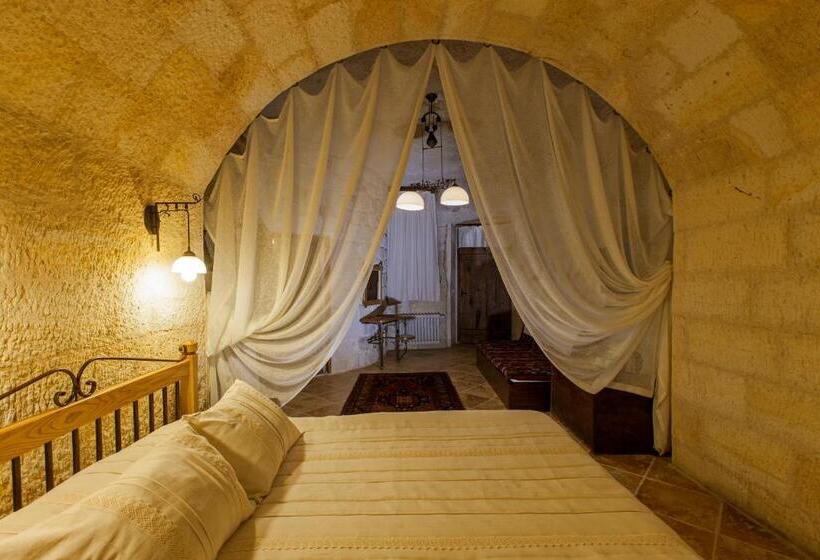 Quarto Deluxe, Mithra Cave
