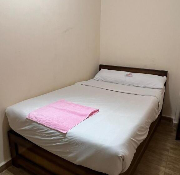 Bed in Shared Room with Shared Bathroom, Almanara Hotel Marsa Matrouh