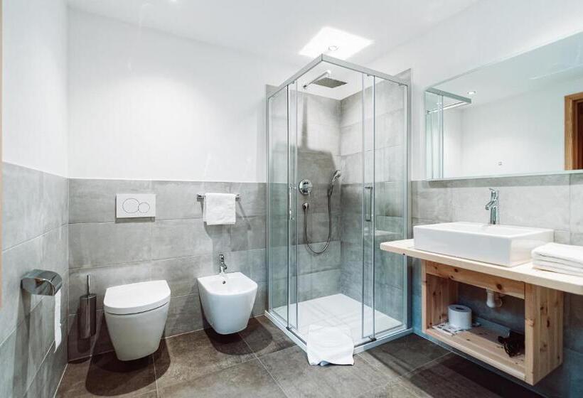 Трехместный Номер Стандарт с Балконом, Haus Herta B&b