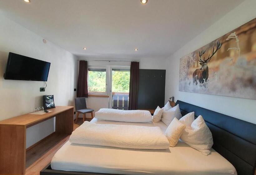 Трехместный Номер Стандарт с Балконом, Haus Herta B&b