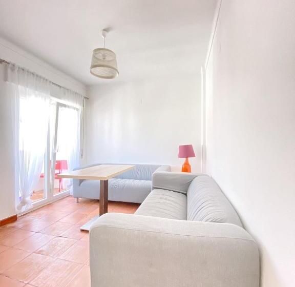 Apartamento 2 Dormitórios, O Tourinho