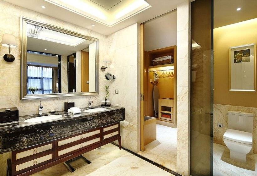 Номер Стандарт, Hilton Guangzhou Baiyun   Free Shuttle And Phase 1 Registration Service Available For Canton Fair Pe