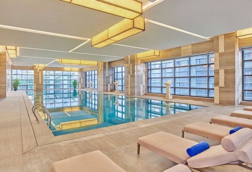 Люкс, Hilton Guangzhou Baiyun   Free Shuttle And Phase 1 Registration Service Available For Canton Fair Pe