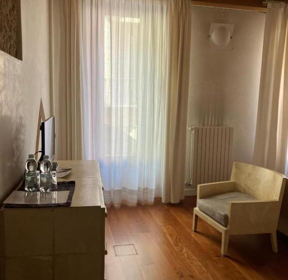 Quarto Estandar, Ciao Amore