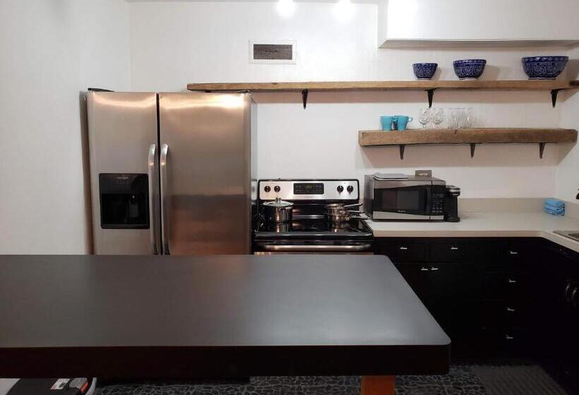 דירת פנטהאוז 1 חדרי שינה, Blue Penthouse In The City