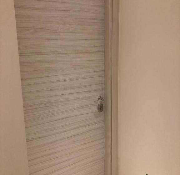 اتاق لوکس با وان آب گرم, B&b Miramare Suite